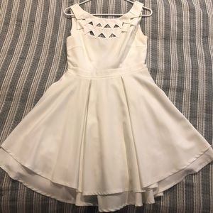 Lulu’s white dress
